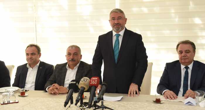 Biz dikiz aynasına bakarak mesafe alamayız!