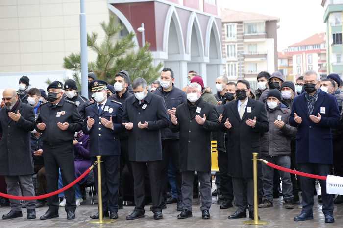 Bu acıya yürekler dayanmadı Gözyaşları sel oldu aktı