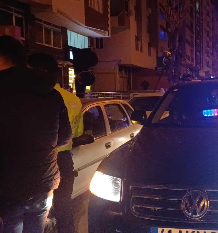 Çakarlı Gezen Aracı Vatandaşlar İhbar Etti!
