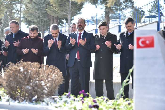 Çanakkale Şehitlerimizi Dualarla Andık