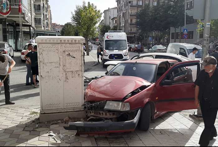 Cemilbey Caddesi'nde Trafik kazası meydana geldi