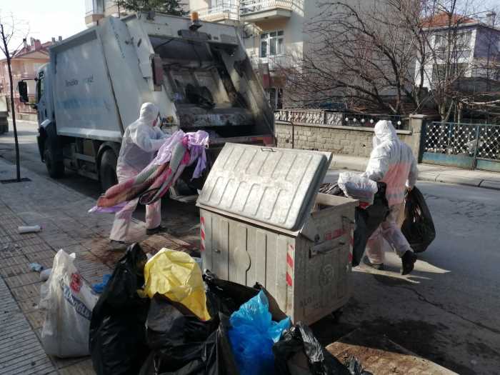 Çöp Evden 2 Kamyon Atık Çıktı