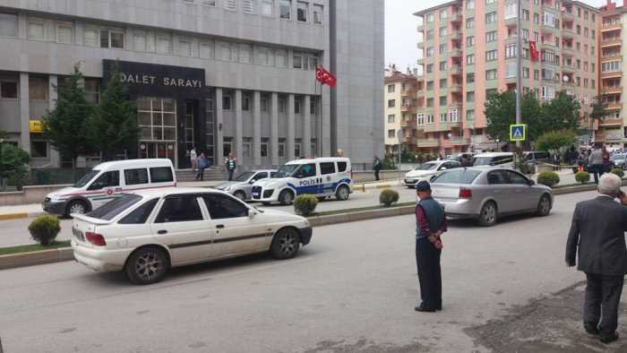 Çorum Adliyesi Önünde  Ceza evine götürülürken vuruldu