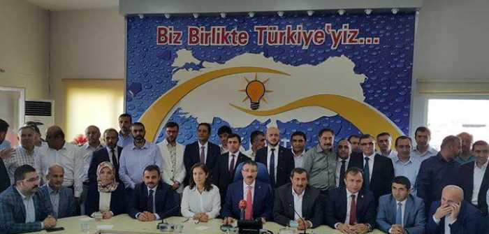 Çorum Ak Parti Teşkilatında düzenlenen  Bayramlaşma Töreni İL Başkanı Av Rumi Bekiroğlu  başkanlığında bir araya geldi