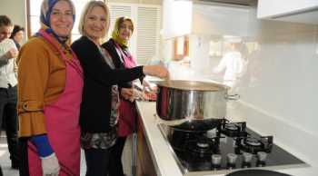 ÇORUM BELEDİYESİ ENGELLİ MERKEZİNDE AŞURE PİŞİRDİLER