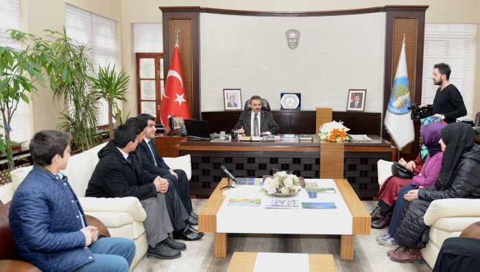 Çorum Belediyesi Prof. Dr. Hayrettin Karaman Külliyesi İHL.müdürleri ve öğrencileri Belediye Başkanı Muzaffer Külcü'ye teşekkür ziyaretinde bulundu