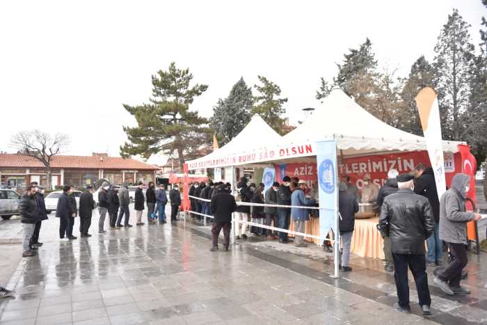 Çorum Belediyesi Vatandaşlara Çanakkale Menüsü dağıttı