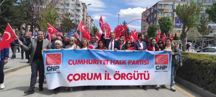 Çorum'da 1 Mayıs Kutlamaları Saat Kulesi Önünde Gerçekleşti