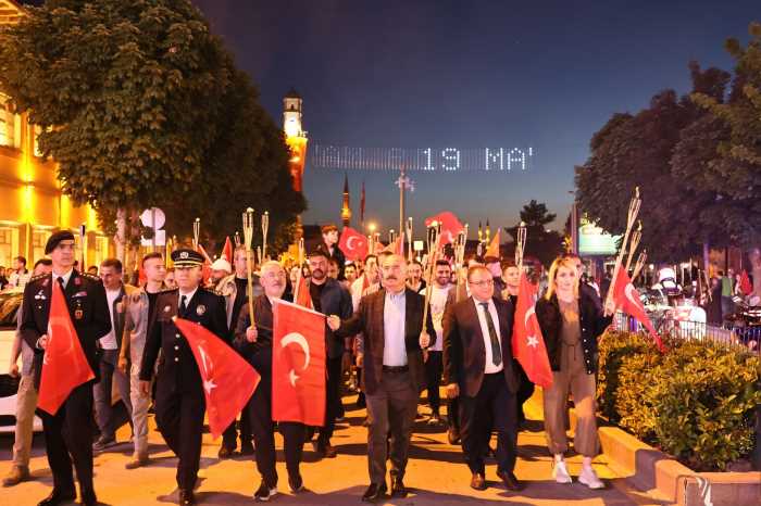 Çorum'da 19 Mayıs Bayramı dolayısıyla Fener Alayı etkinliği düzenlendi