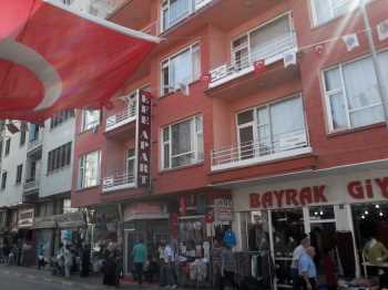 ÇORUM'DA ESNAF, TERÖRE KARŞI BAYRAK AÇTI