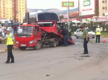 ÇORUM’DA FECİ KAZA TIR 6 ARACI BİÇTİ