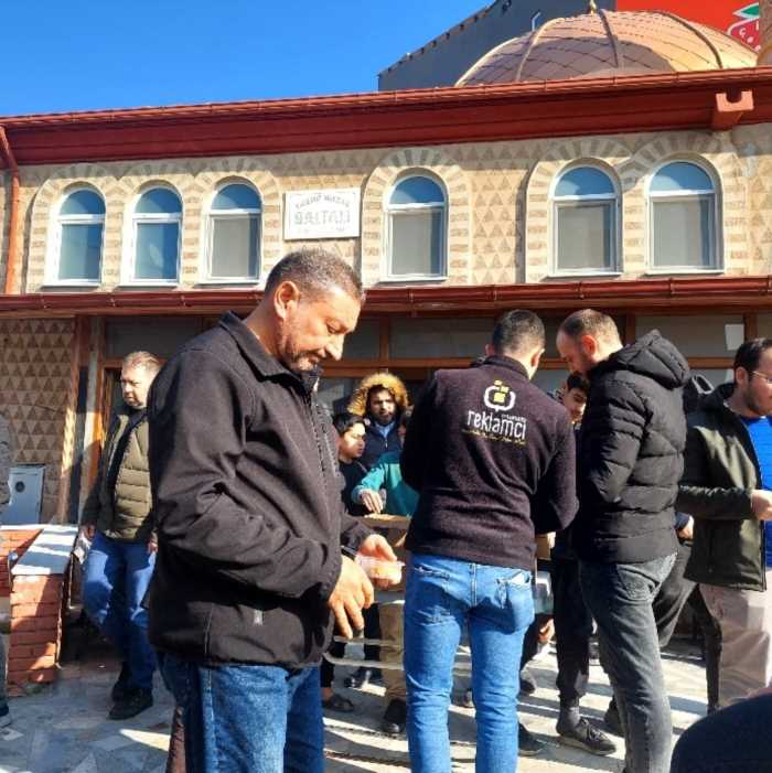 Çorum'da Ferdi Tayfur'a Mevlid Okutuldu Helva Dağıtıldı!