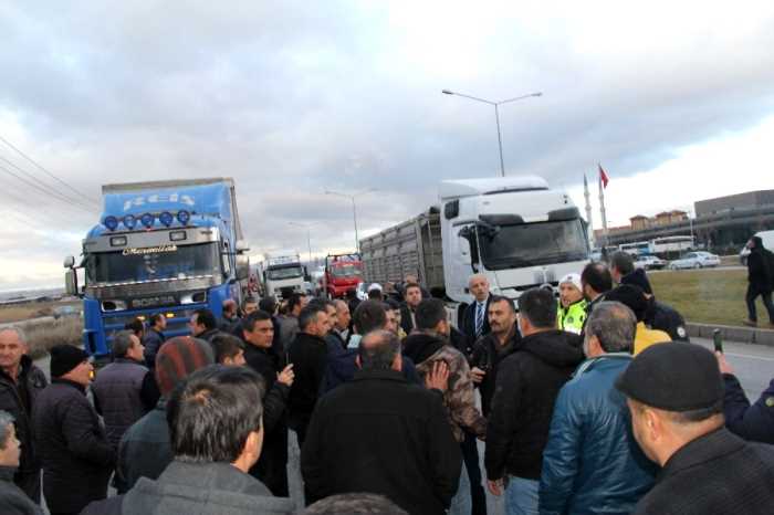 Çorum'da kamyoncular kontak kapattı