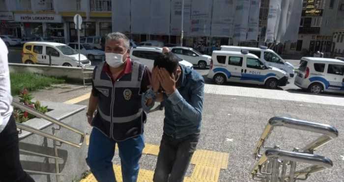Çorum'da kuyumcudan yüzük çaldı esnaf yakaladı