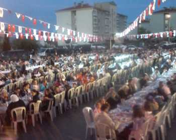 ÇORUM'DA MAHALLE İFTARLARI AK KENTLE BAŞLADI 