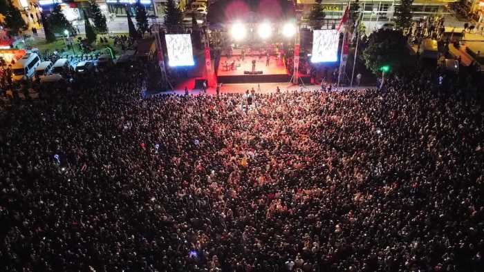 Çorum'da Mehmet ERDEM Konserini 10 Bin Kişi izledi