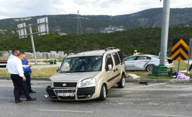 Çorum'da Otomobil ile kamyonet çarpıştı 9 Yaralı