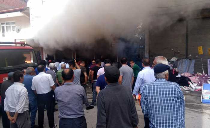 Çorum'da Tekstil mağazası alev alev yandı