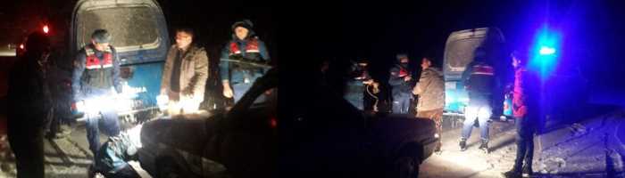 Çorum'da Yolda Kalan Aileyi Jandarma Kurtardı
