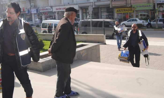 ÇORUM’DAKİ FETÖ OPERASYONUNDA GÖZ ALTINA ALINANLARIN  SORGULAMALARI YAPILMAK ÜZERE 14 KİŞİ ÇORUM ADLİYESİNE GETİRİLDİ 