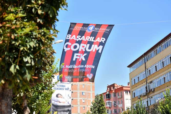 Çorum FK Bayrakları şehrin caddelerine asılmaya başladı