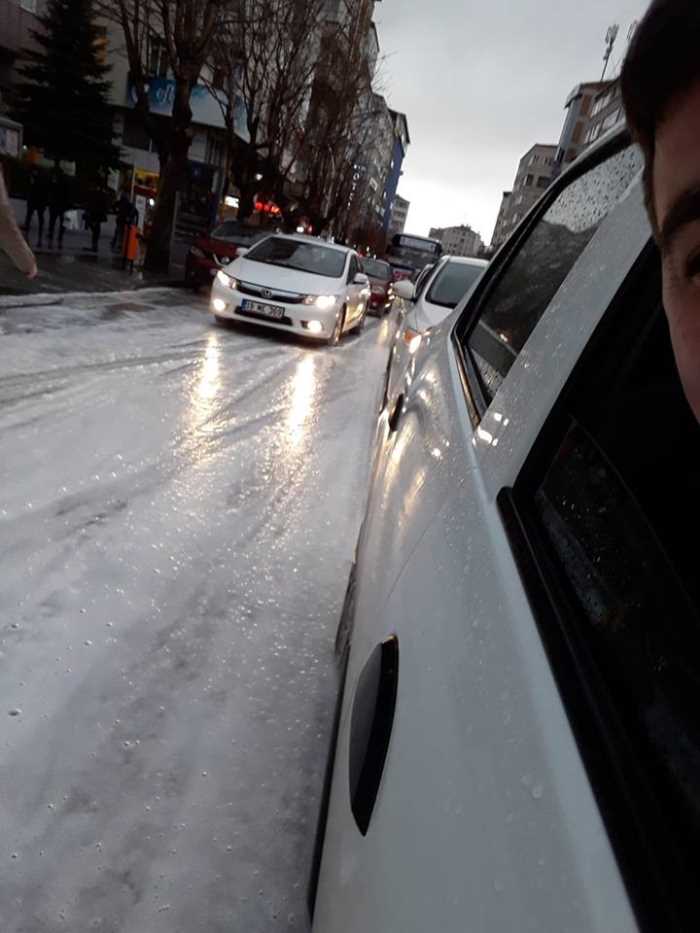 ÇORUM GAZİ CADDESİ KÖPÜK BANYOSU OLDU