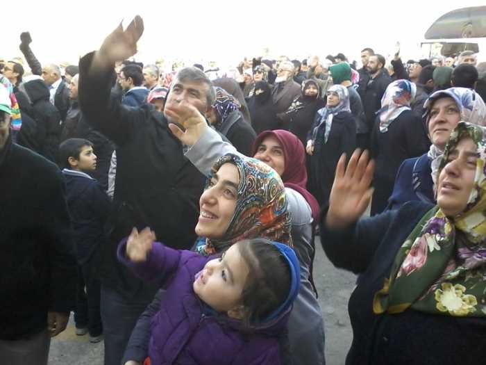 Çorum İl Müftülüğü’ne kayıt yaptıran toplam 450 umre yolcusu bu sabah 08.00 – 09.00 saatleri arasında Çorum terminalinden uğurlandı.