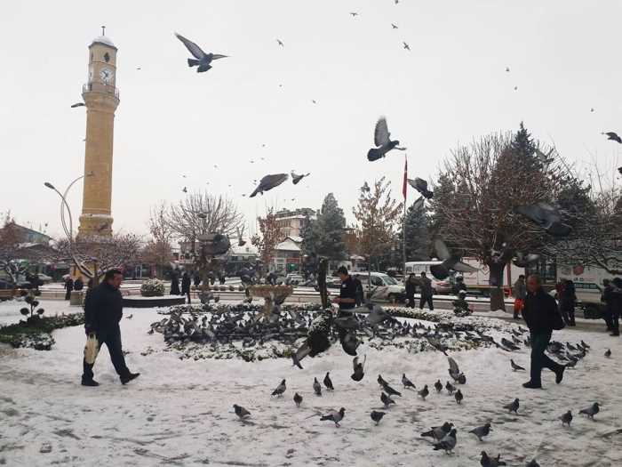 Çorum Merkeze Yılın ilk karı yağdı! 