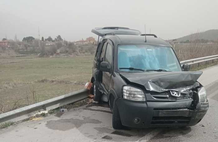 Çorum'un Kargı İlçesinde Trafik Kazası 1 ölü 2 yaralı