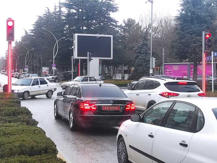 Çorum Valisi  Mustafa Çiftçi Trafik Kurallarına uyuyor