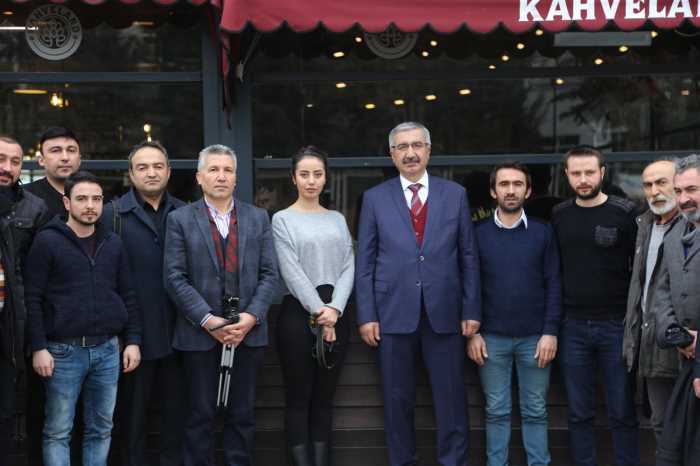 ÇORUM VALİSİ GAZETECİLERLE BİR ARAYA GELDİ