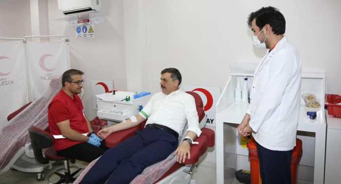 Çorum Valisi Mustafa Çiftçi, Kızılay’a 35. kez kan bağışında bulundu