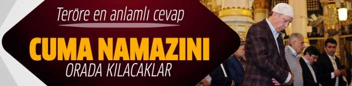 Cumhurbaşkanı Erdoğan, Başbakan Davutoğlu ve Diyanet İşleri Başkanı Görmez'in Sultanahmet'e giderek, Cuma namazını kılacağı öğrenildi.