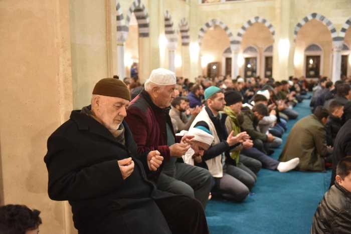 Deprem felaketinin yaşandığı Afşin'de Berat Kandili idrak edildi