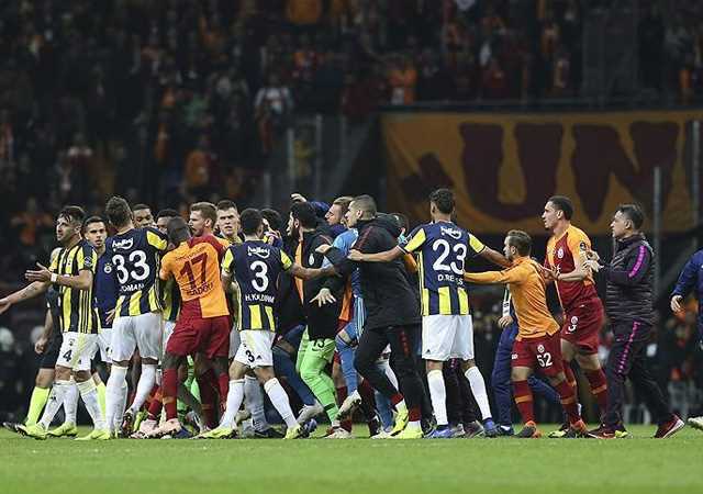 Derbi maç sonrası 3 kırmızı kart çıktı