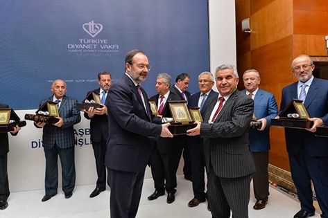 Diyanet İşleri Başkanı Prof.Dr. Mehmet Görmez'den Çorum İl Müftüsü Dr. Ahmet Akın'a Ödül