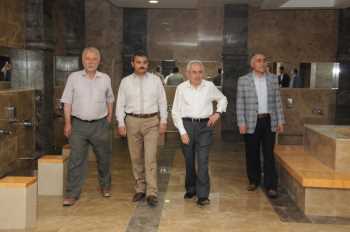 Ekrem Erdem, Akşemsettin Cami’deki çalışmaları inceledi