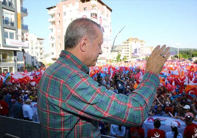 Erdoğan "Millet kıraathaneleri kurup kitapla donatacağız"