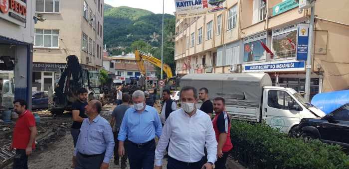 Erol  Kavuncu Kastamonu -Bozkurt ilçesinde sel bölgesinde 