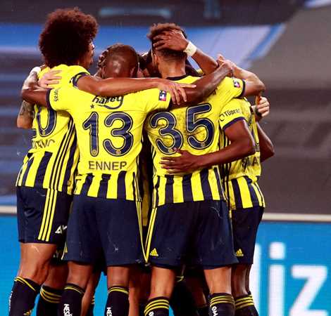 Fenerbahçe Kayseri'yi  3-0 'la rahat geçti