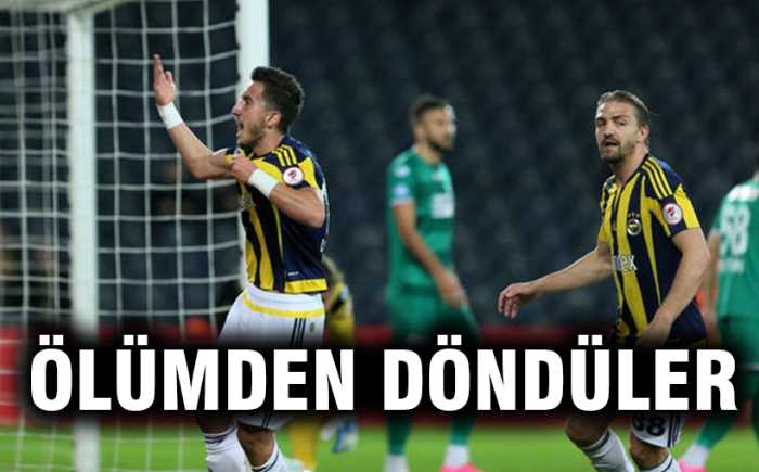Fenerbahçeli futbolcular Caner Erkin ve Uygar Mert'in içinde bulundu araç kaza yaptı