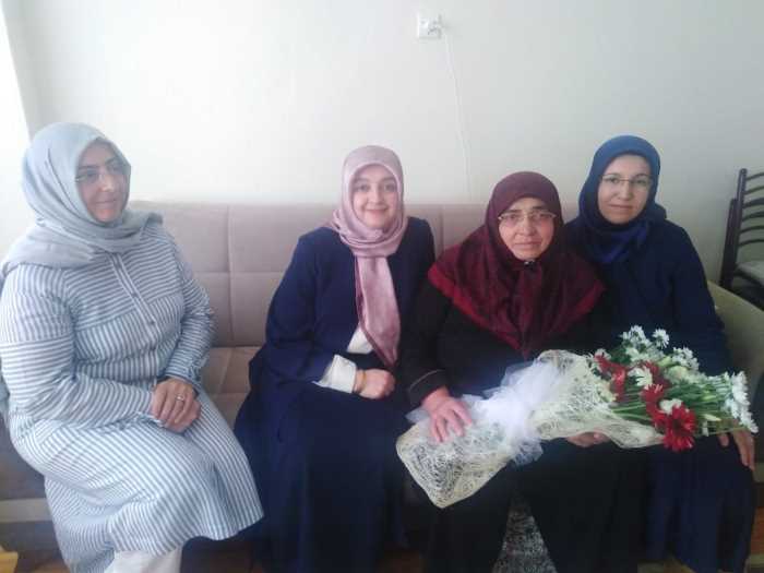 Feyza Aşgın bayramda ulu çınarları unutmadı