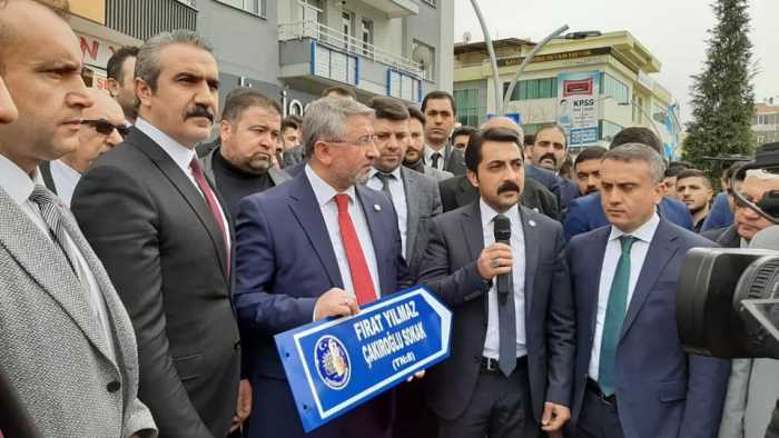 Fırat Yılmaz Çakıroğlu Tabelası Dualarla Takıldı