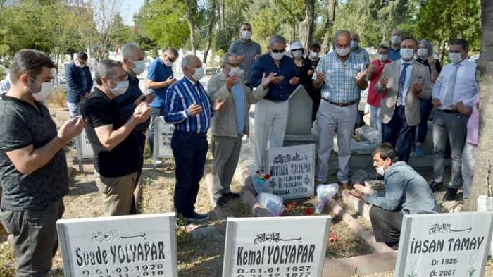 Gazeteci Mustafa Yolyapar mezarı başında anıldı 