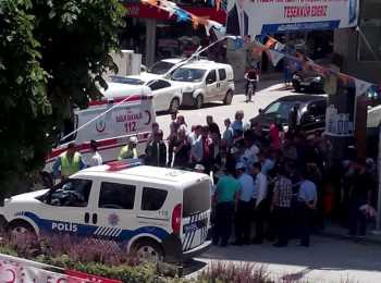 GAZİ CADDESİNE MİNİBÜS VE MOTOSİKLET KAZASI 
