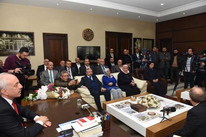 H. İ. Aşgın'dan Gül ziyareti