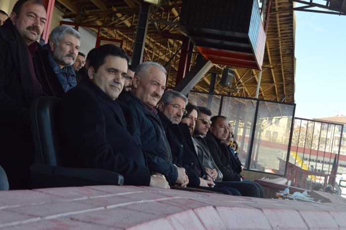 H.İ.Aşgın Seyircisiz maçta seyirci oldu Çorumspor'a destek verdi