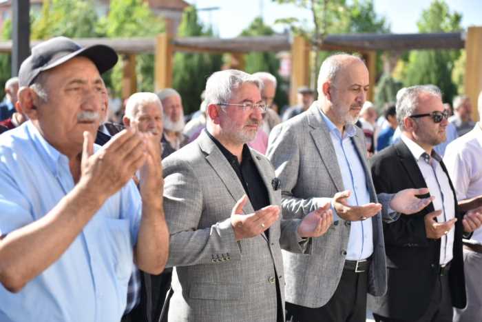 Hacı Adayları Dualarla  Uğurladı