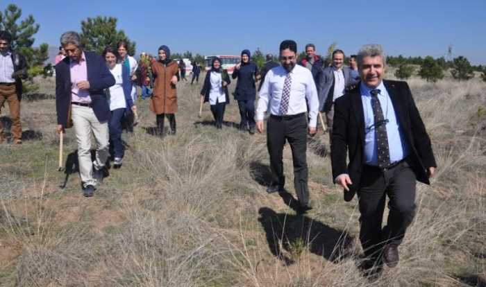 Hastane yönetimi ve çalışanları tarafından, Sosyal Sorumluluk Projesi kapsamında, “Ağaç Dikme” etkinliği düzenlendi
