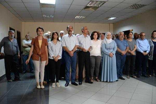 HDP, PKK cenazesine katılan vekilleriyle gururluymuş!